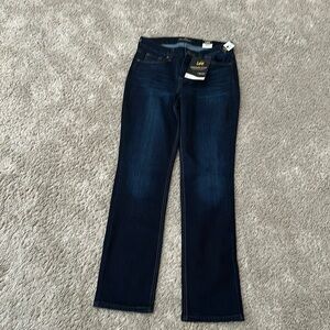 Lee mid-rise size 6 jeans